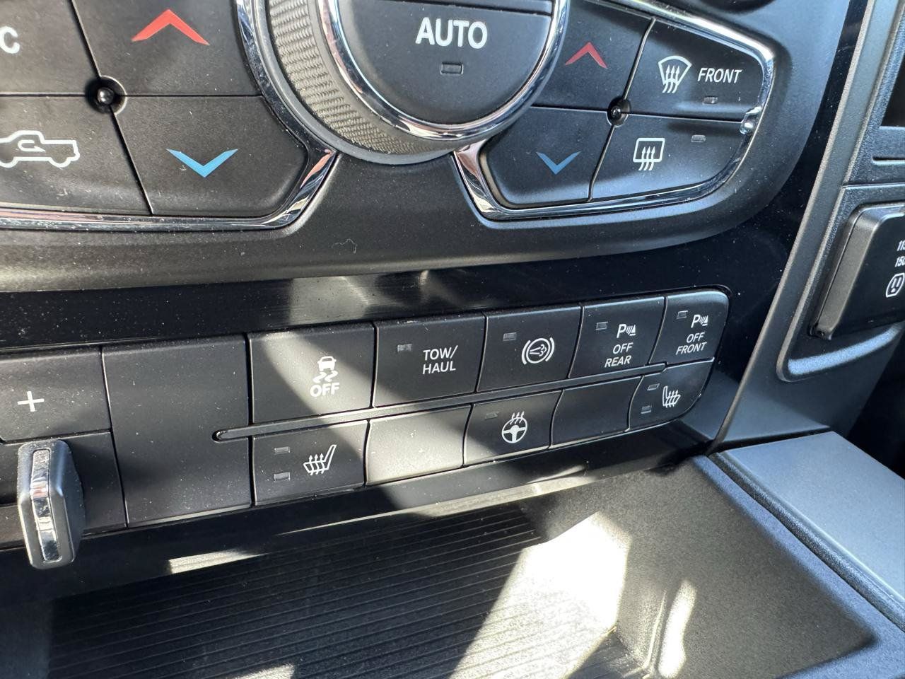 Used 2018 RAM 2500 Big Horn w/ Sport Appearance Group AWD/4WD image 21