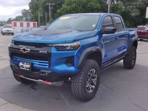 Used 2024 Chevrolet Colorado ZR2 w/ ZR2 Convenience Package III AWD/4WD image 19