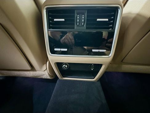 Used 2023 Porsche Cayenne Platinum Edition image 38