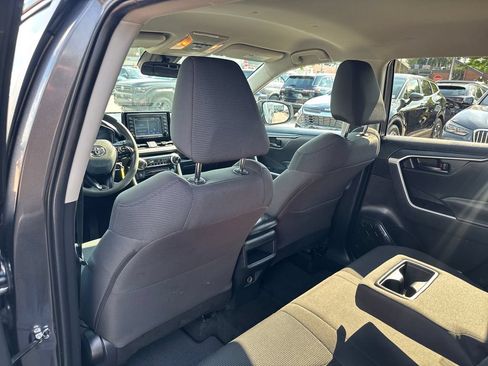 Used 2021 Toyota RAV4 LE w/ Carpet Mat Package (TMS) AWD/4WD image 38