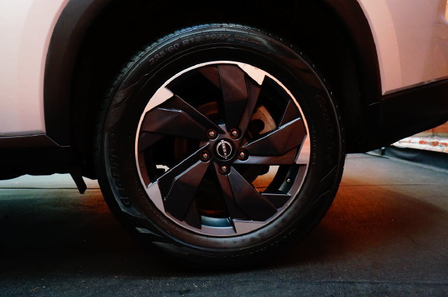 Certified 2025 Nissan Rogue SV AWD/4WD image 70