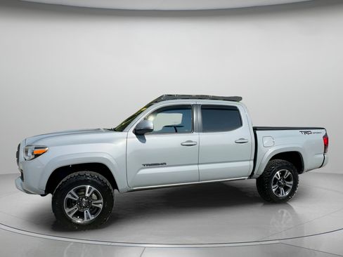 Used 2019 Toyota Tacoma TRD Sport image 14