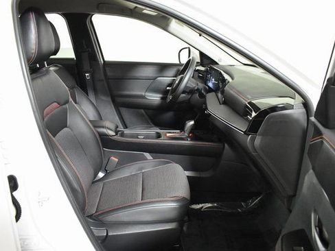 Certified 2025 Nissan Kicks SR image 31