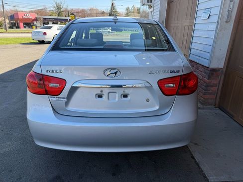 Used 2010 Hyundai Elantra w/ Comfort Pkg 2 FWD image 4