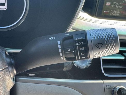 Used 2025 Genesis G70 2.5T image 22