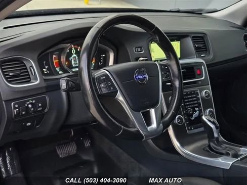 Used 2016 Volvo V60 T5 Cross Country image 14