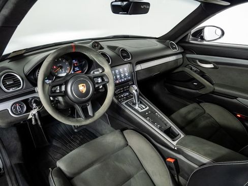 Used 2021 Porsche 718 Cayman GT4 image 4