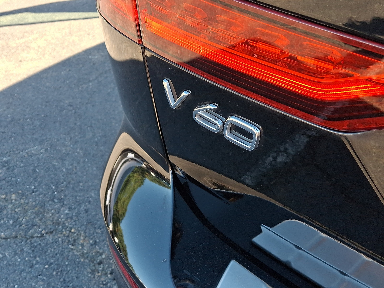 Used 2020 Volvo V60 T6 R-Design FWD image 31