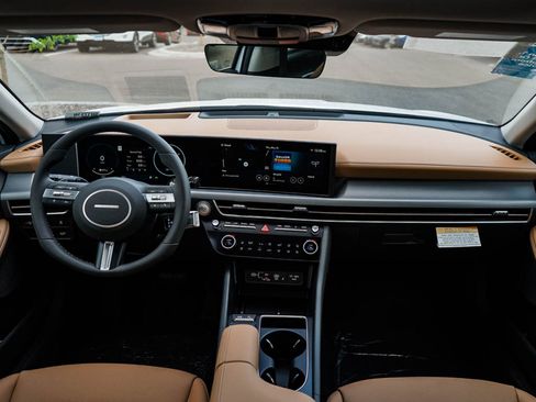 New 2025 Hyundai Sonata Limited image 11