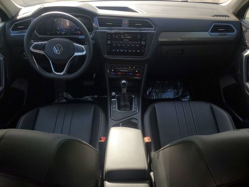 Used 2024 Volkswagen Tiguan SE image 22
