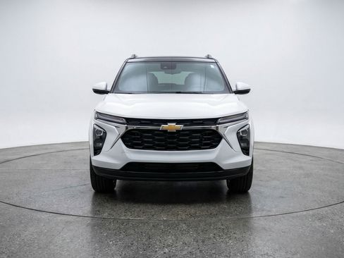 Used 2025 Chevrolet TrailBlazer LT FWD image 2