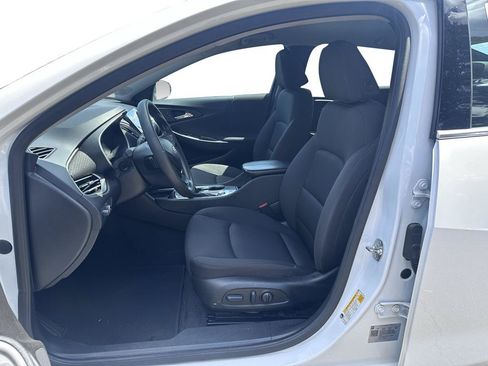 Used 2025 Chevrolet Malibu LT FWD image 8