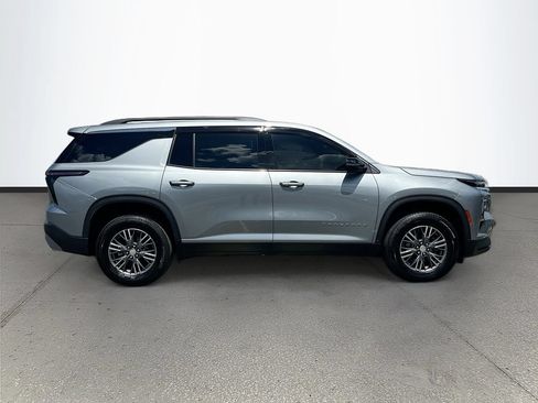 Used 2024 Chevrolet Traverse LT FWD image 8