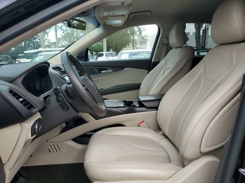 Used 2019 Lincoln Nautilus Select image 15