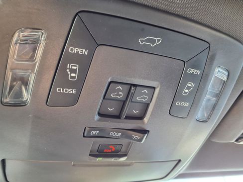 Used 2024 Toyota Sienna XLE image 18