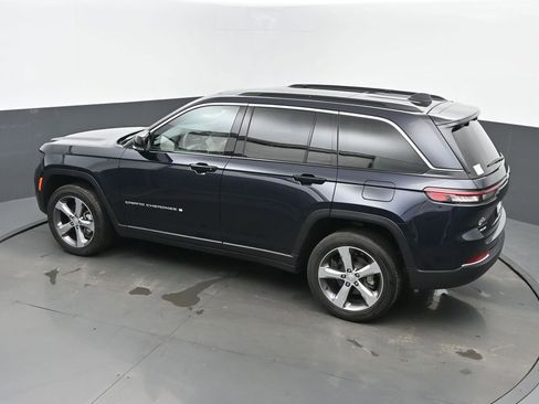 Used 2024 Jeep Grand Cherokee Limited w/ Luxury Tech Group II image 40