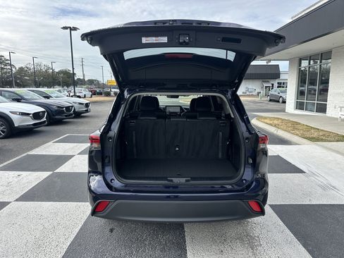 Used 2023 Toyota Highlander XLE image 5