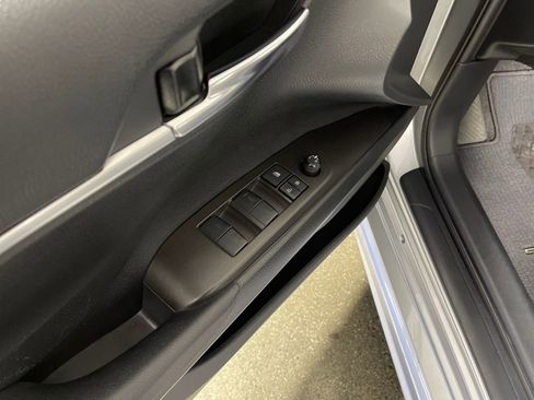 Used 2022 Toyota Camry SE image 18
