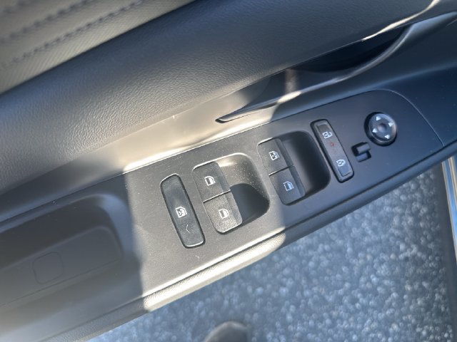 New 2026 Hyundai Elantra SEL Sport FWD image 11