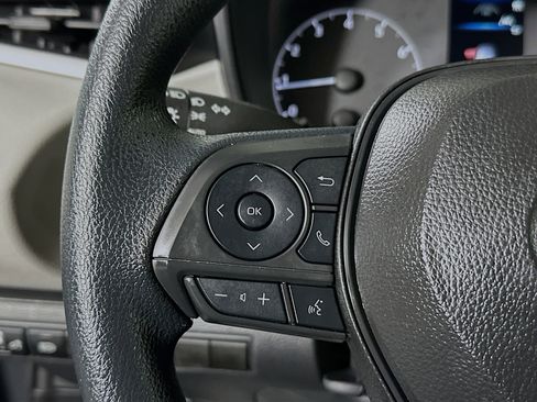 Used 2025 Toyota Corolla LE image 16