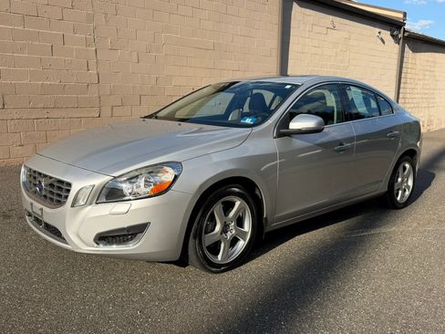 Used 2012 Volvo S60 T5 w/ Climate Pkg FWD image 3