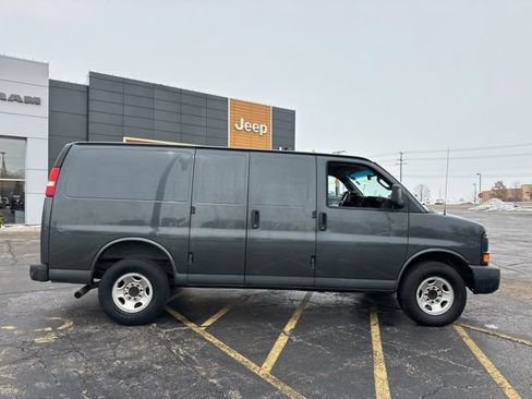Used 2016 Chevrolet Express 2500 image 4