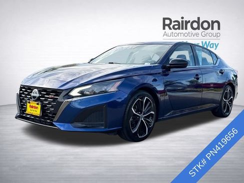 Used 2023 Nissan Altima 2.5 SR FWD image 3