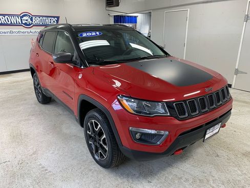 Used 2021 Jeep Compass Trailhawk AWD/4WD image 11