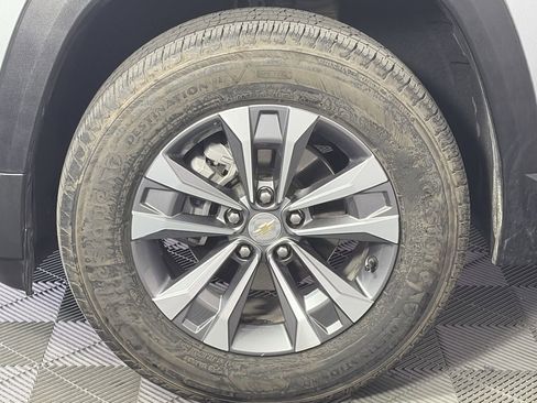 Used 2025 Chevrolet Equinox LT FWD image 9