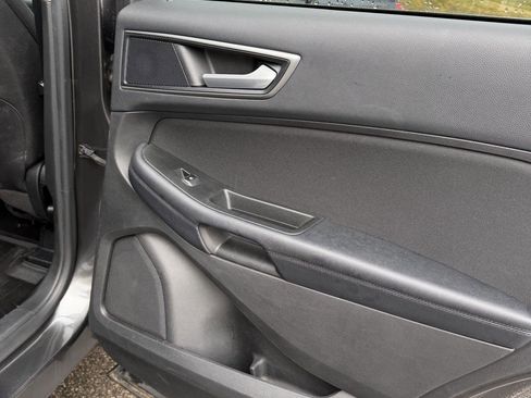 Used 2017 Ford Edge SE image 28