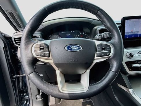 Certified 2022 Ford Explorer XLT w/ Equipment Group 202A AWD/4WD image 17