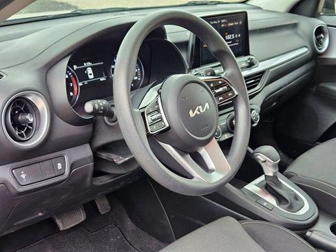Used 2023 Kia Forte LX FWD image 9