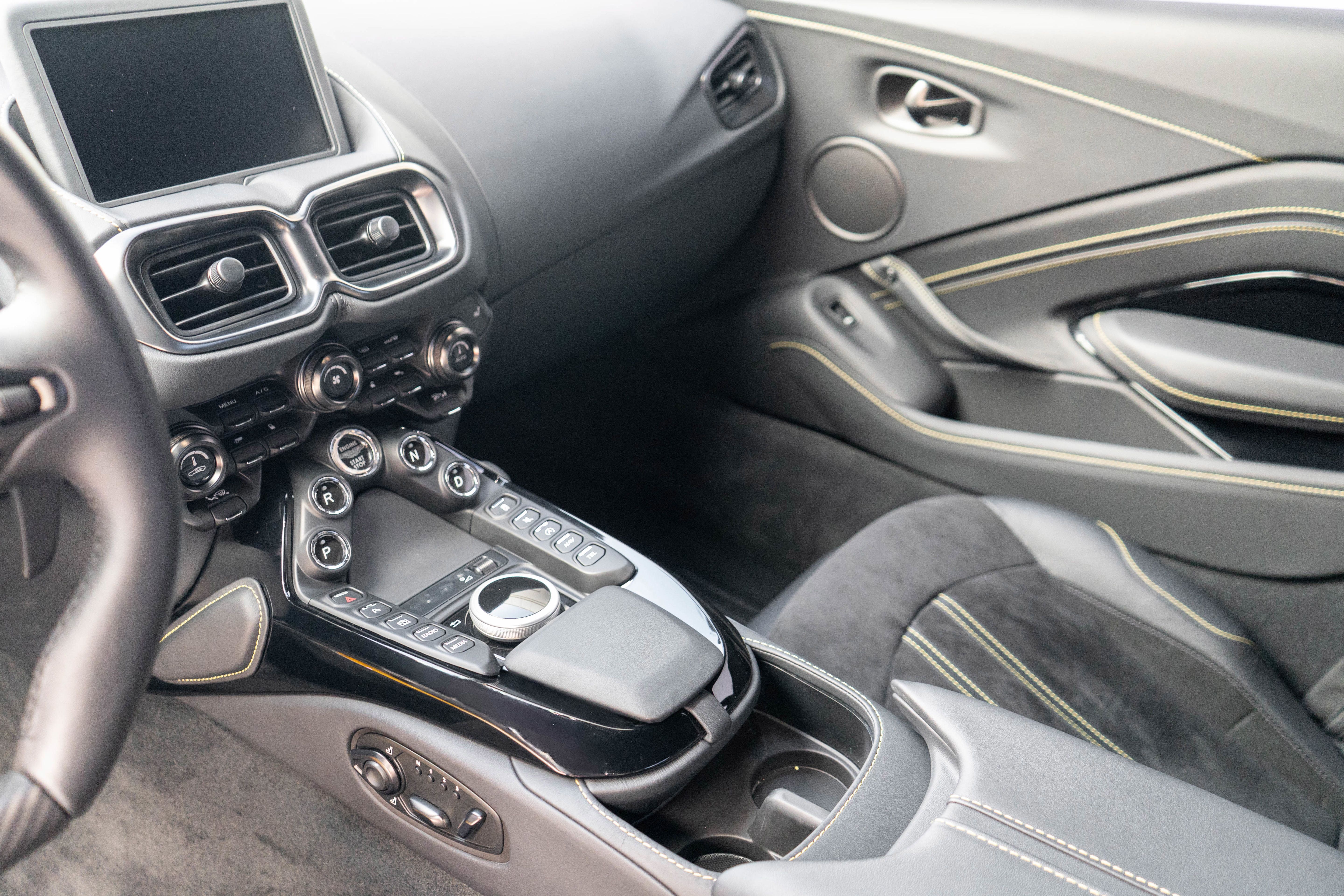 Used 2023 Aston Martin V8 Vantage Coupe RWD image 16