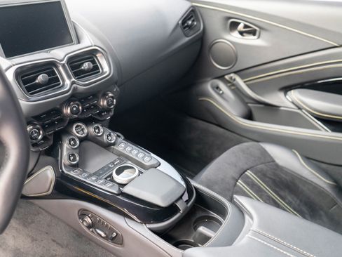 Used 2023 Aston Martin V8 Vantage Coupe image 16