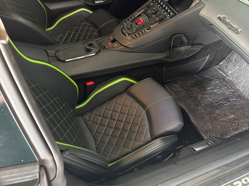 Used 2019 Lamborghini Aventador S AWD/4WD image 4