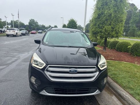 Used 2017 Ford Escape SE w/ Equipment Group 201A FWD image 6