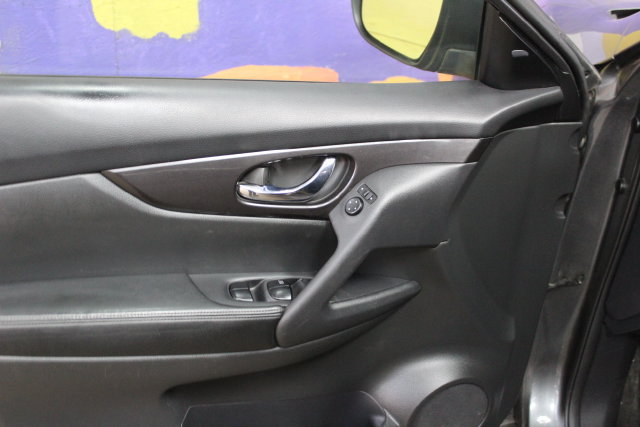 Used 2018 Nissan Rogue SV AWD/4WD image 13