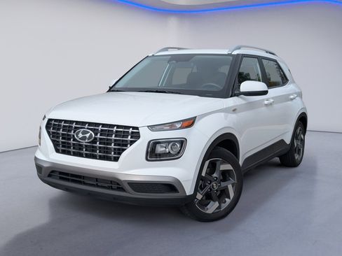 Used 2025 Hyundai Venue SEL image 2