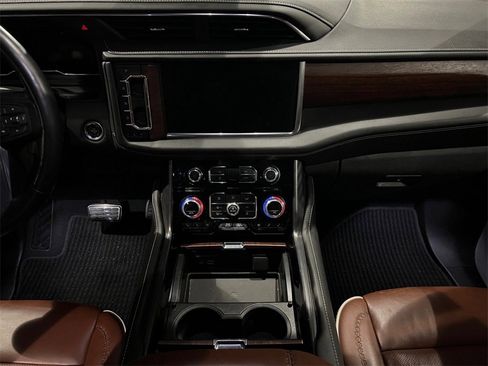 Used 2023 GMC Yukon Denali Ultimate image 35