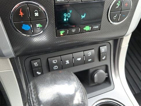 Used 2009 Chevrolet Traverse LTZ image 16
