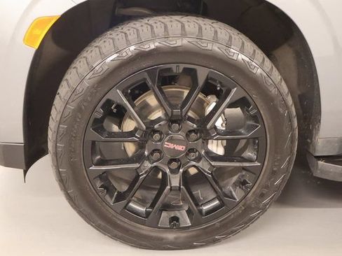 Used 2022 GMC Yukon XL Denali AWD/4WD image 7