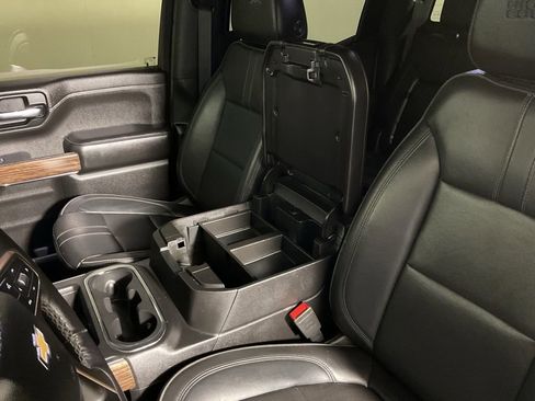Used 2019 Chevrolet Silverado 1500 High Country w/ Technology Package AWD/4WD image 29
