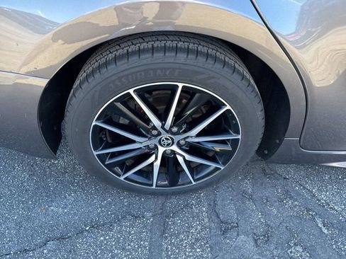 Used 2022 Toyota Camry SE image 9