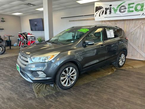 Used 2017 Ford Escape Titanium image 4