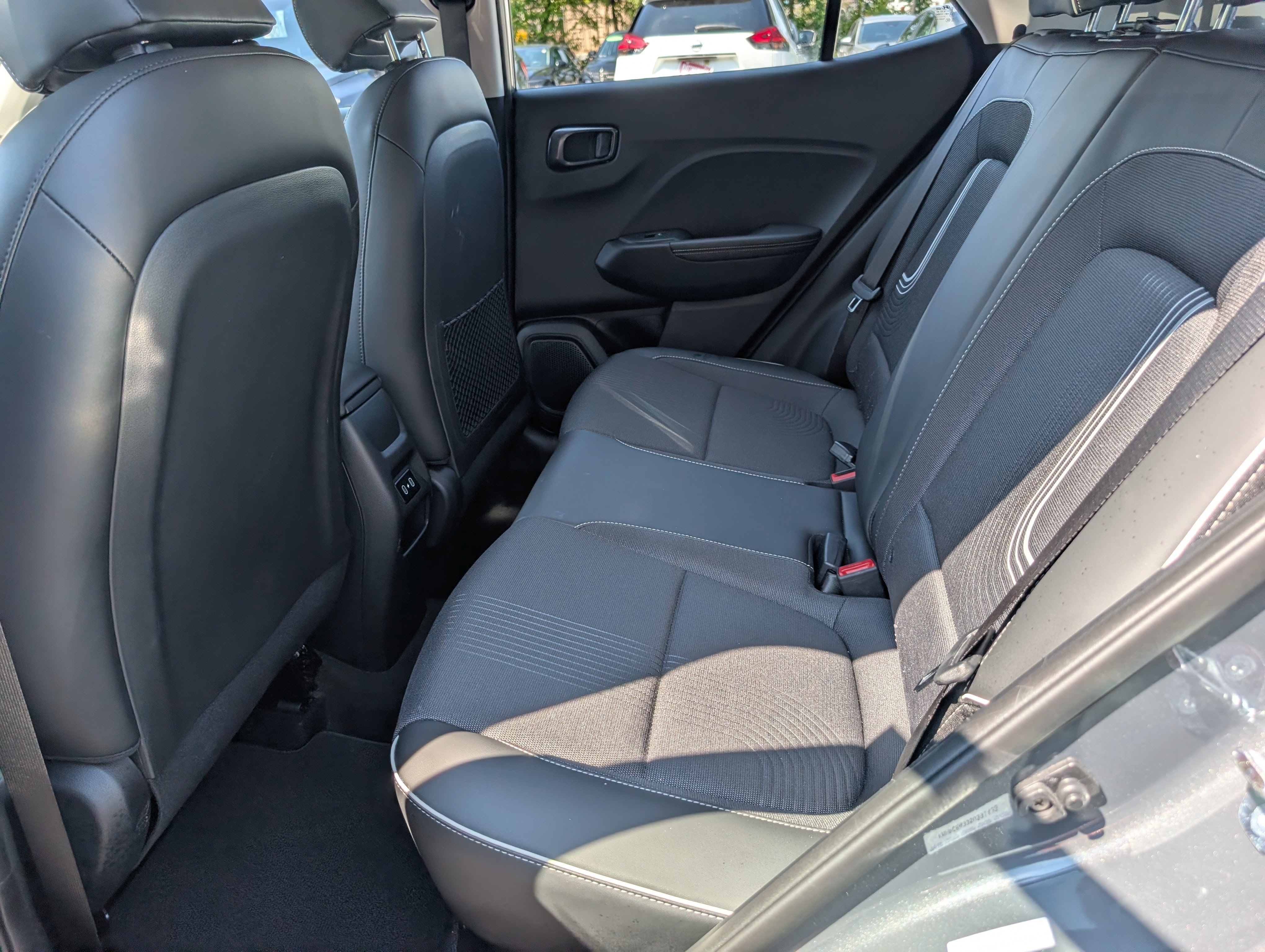 Used 2025 Hyundai Venue Limited FWD image 13