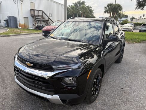 Used 2023 Chevrolet TrailBlazer LT FWD image 3