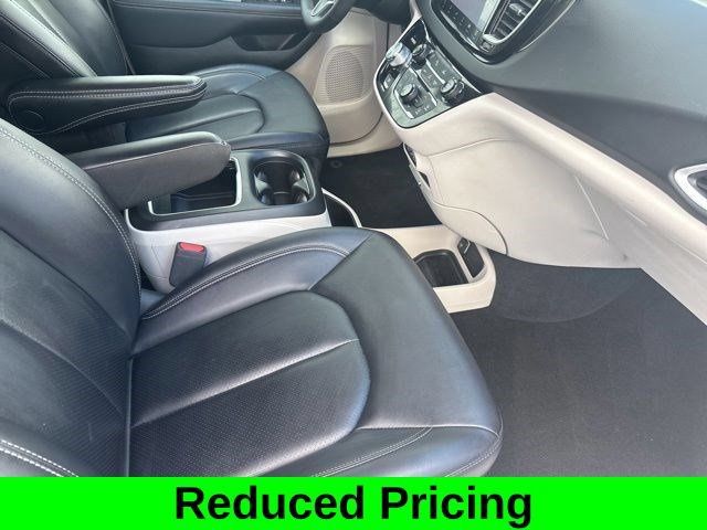 Used 2024 Chrysler Pacifica Touring-L FWD image 37