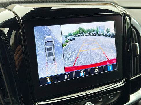 Used 2023 Chevrolet Traverse Premier FWD image 14