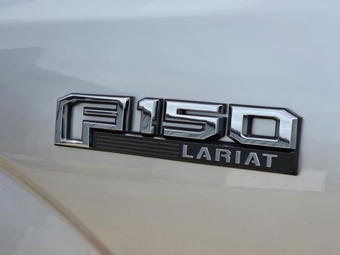 Used 2019 Ford F150 Lariat w/ Equipment Group 502A Luxury AWD/4WD image 8