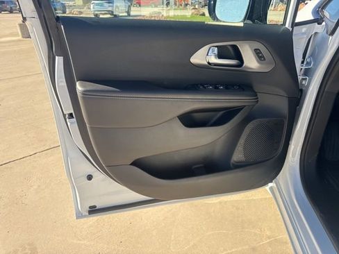 New 2026 Chrysler Pacifica Select FWD image 20